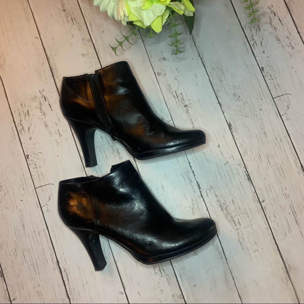 Shoes - Picture 3 of 9